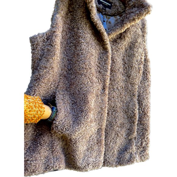 Johnston & Murphy Teddy Faux Fur Snap Vest, NWT, Taupe, XL, *SOLD OUT ON-LINE - Picture 6 of 9